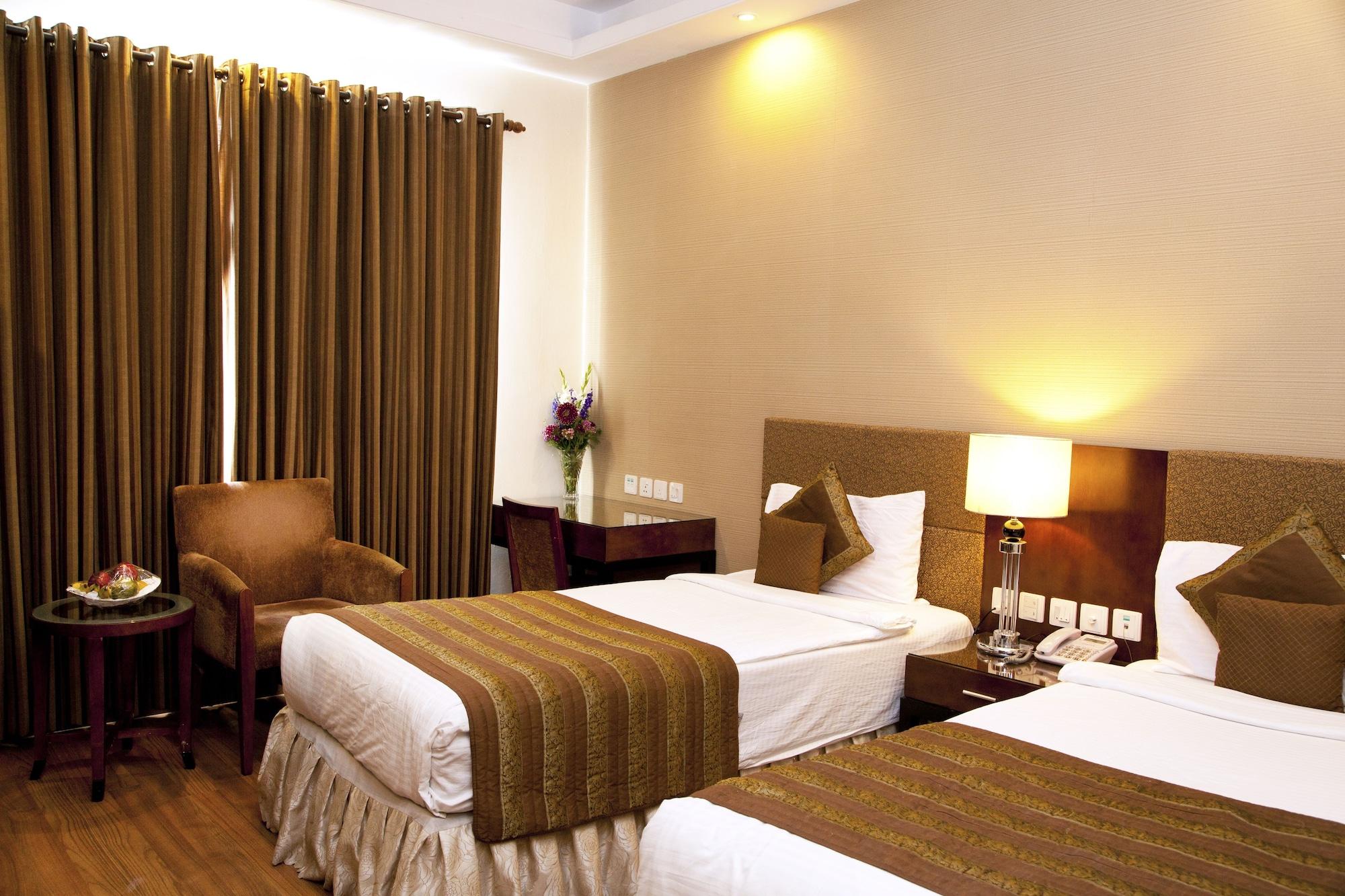 Alpina Hotels & Suites Нью-Дели Экстерьер фото