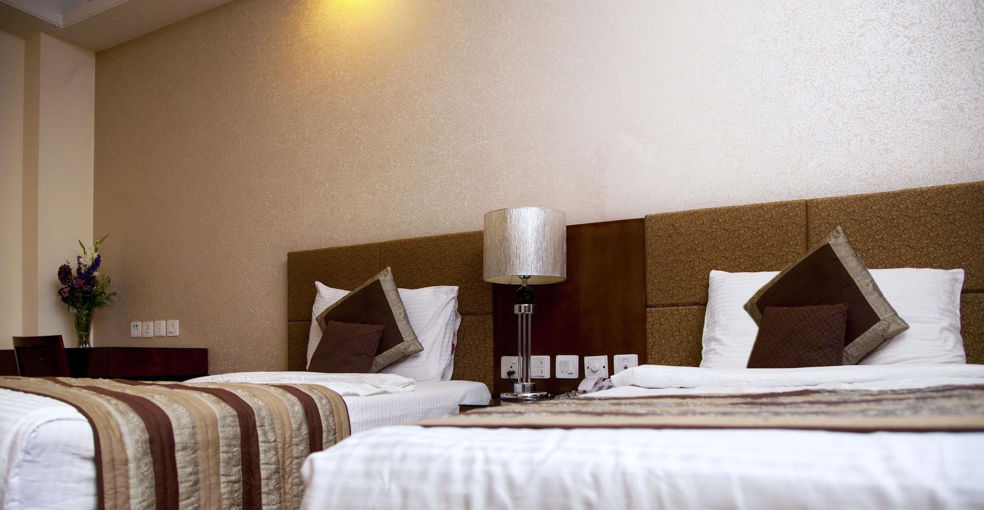 Alpina Hotels & Suites Нью-Дели Экстерьер фото