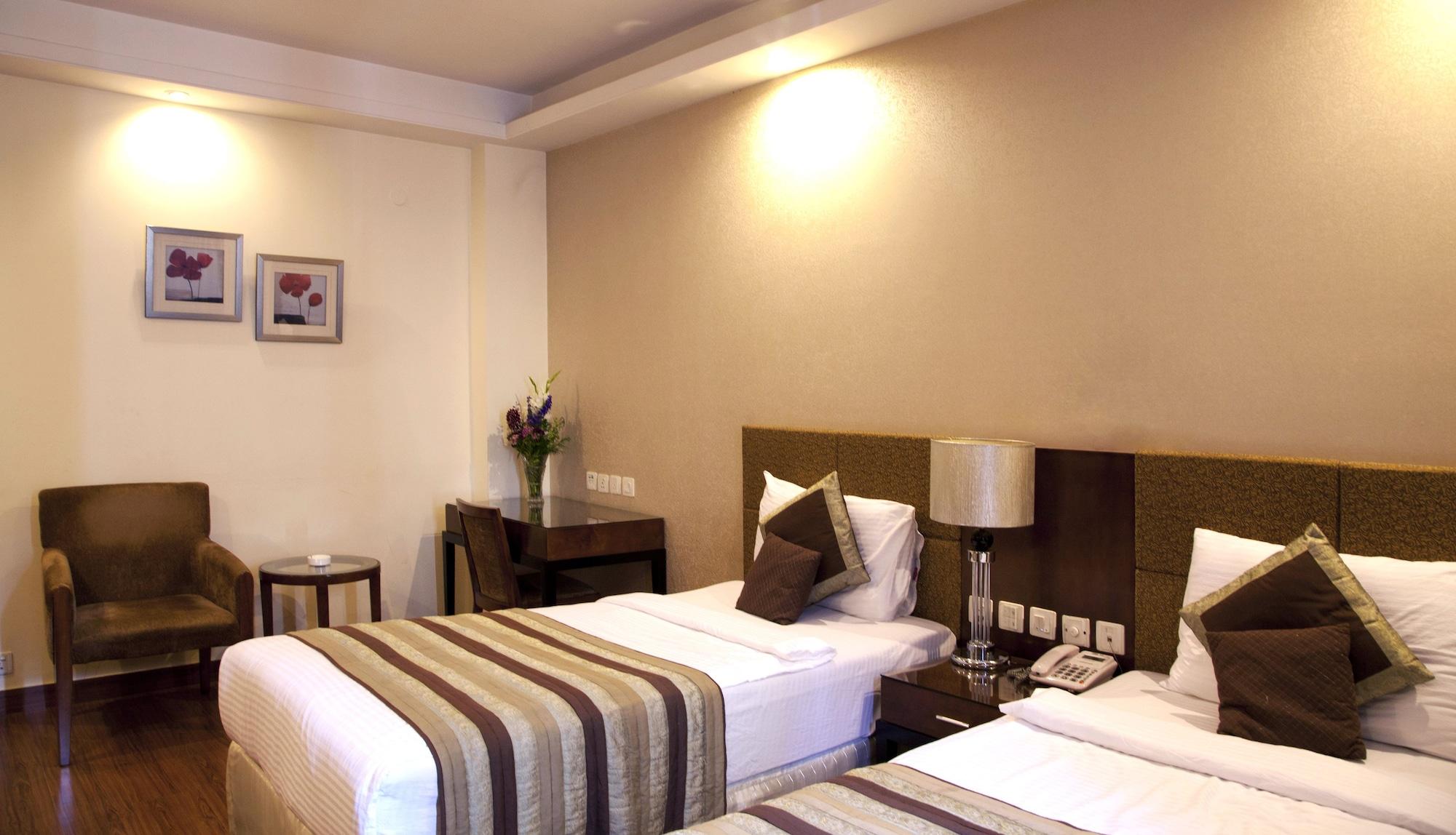 Alpina Hotels & Suites Нью-Дели Экстерьер фото