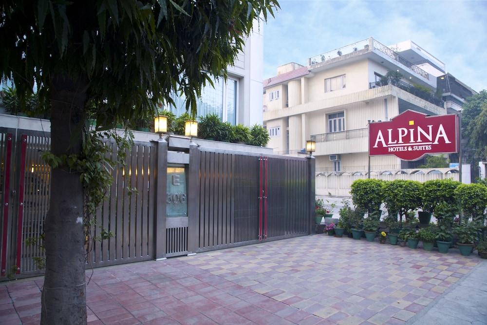 Alpina Hotels & Suites Нью-Дели Экстерьер фото