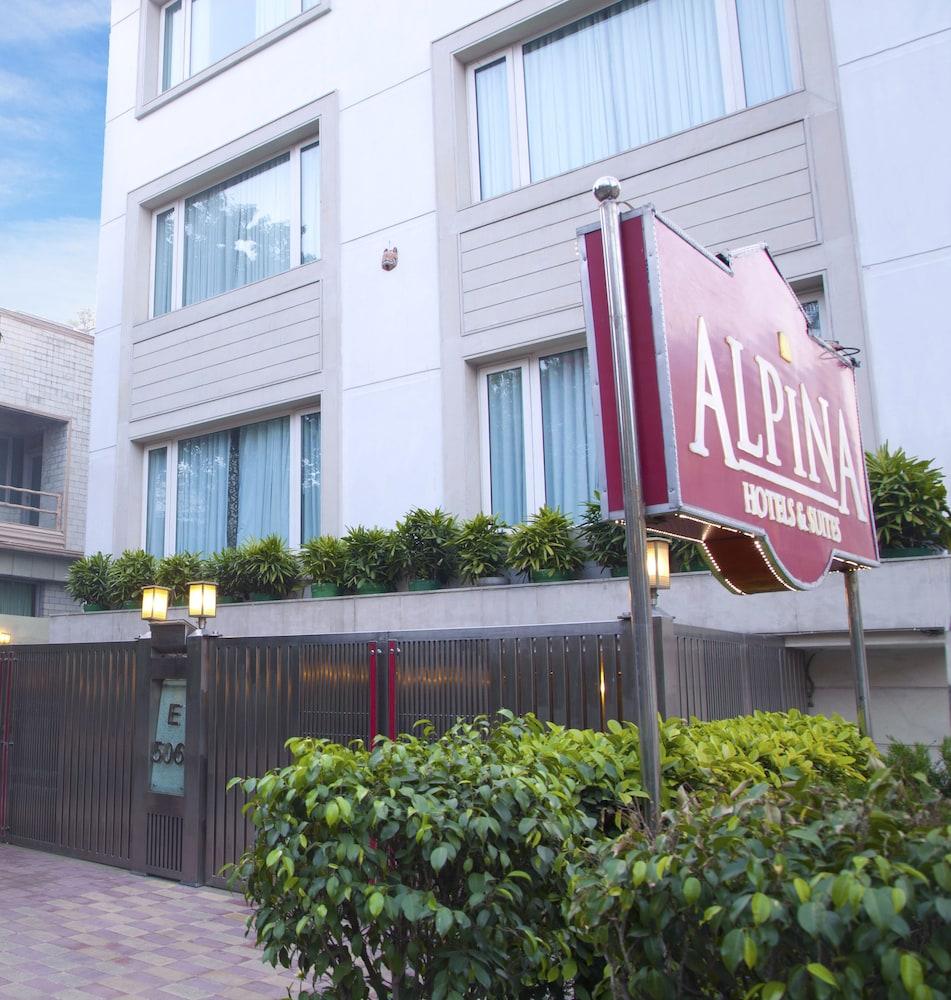 Alpina Hotels & Suites Нью-Дели Экстерьер фото