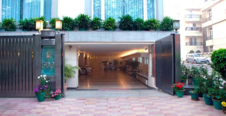 Alpina Hotels & Suites Нью-Дели Экстерьер фото