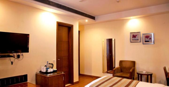 Alpina Hotels & Suites Нью-Дели Экстерьер фото