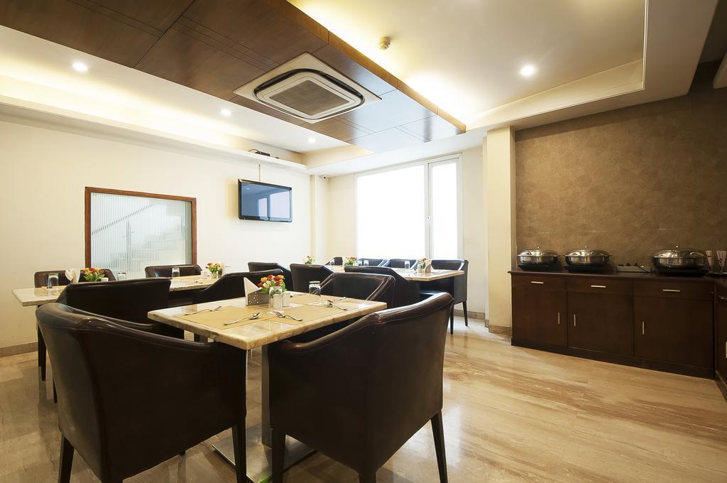 Alpina Hotels & Suites Нью-Дели Экстерьер фото