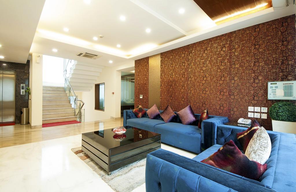 Alpina Hotels & Suites Нью-Дели Экстерьер фото