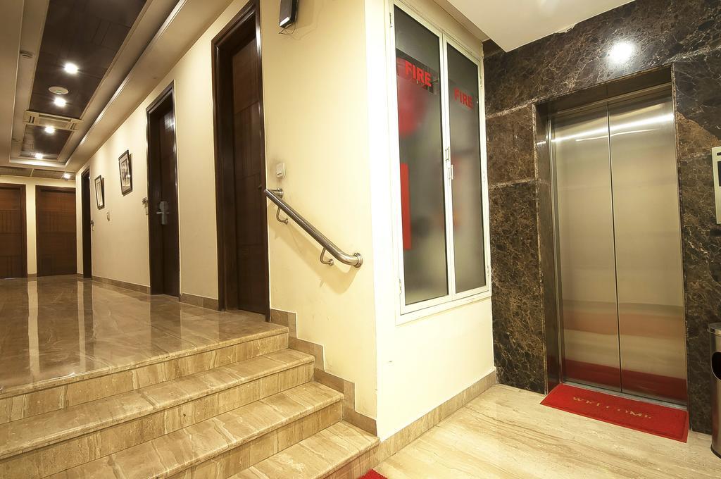 Alpina Hotels & Suites Нью-Дели Экстерьер фото