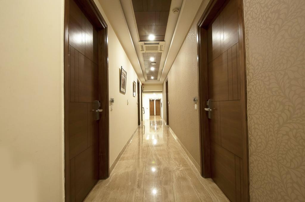 Alpina Hotels & Suites Нью-Дели Экстерьер фото