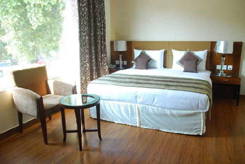 Alpina Hotels & Suites Нью-Дели Экстерьер фото