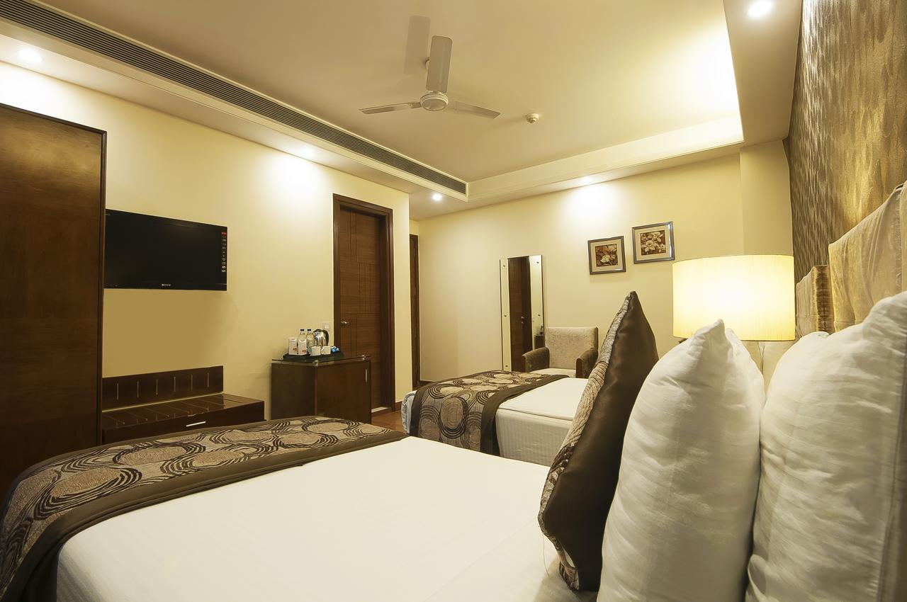 Alpina Hotels & Suites Нью-Дели Экстерьер фото
