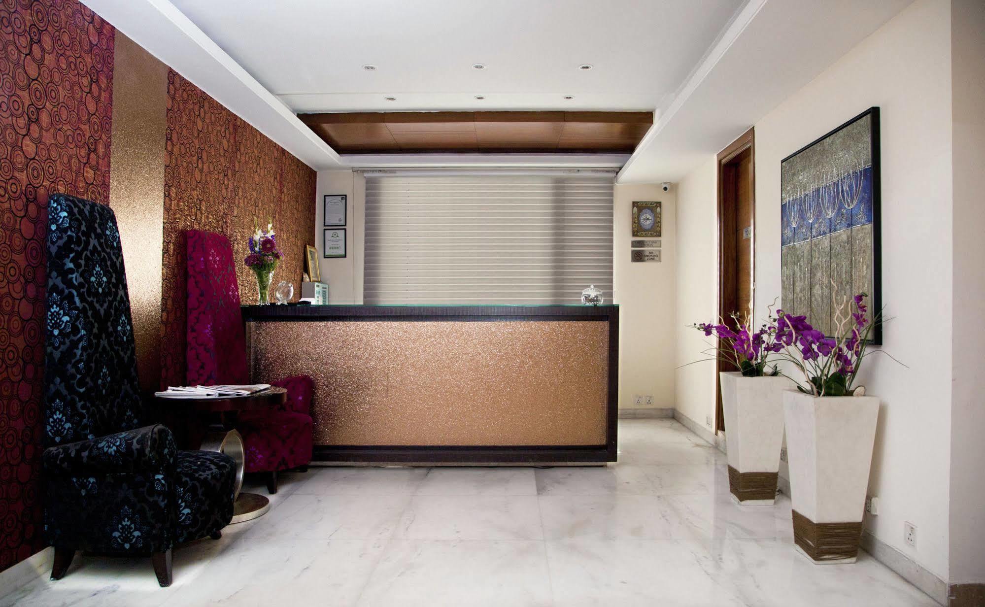 Alpina Hotels & Suites Нью-Дели Экстерьер фото